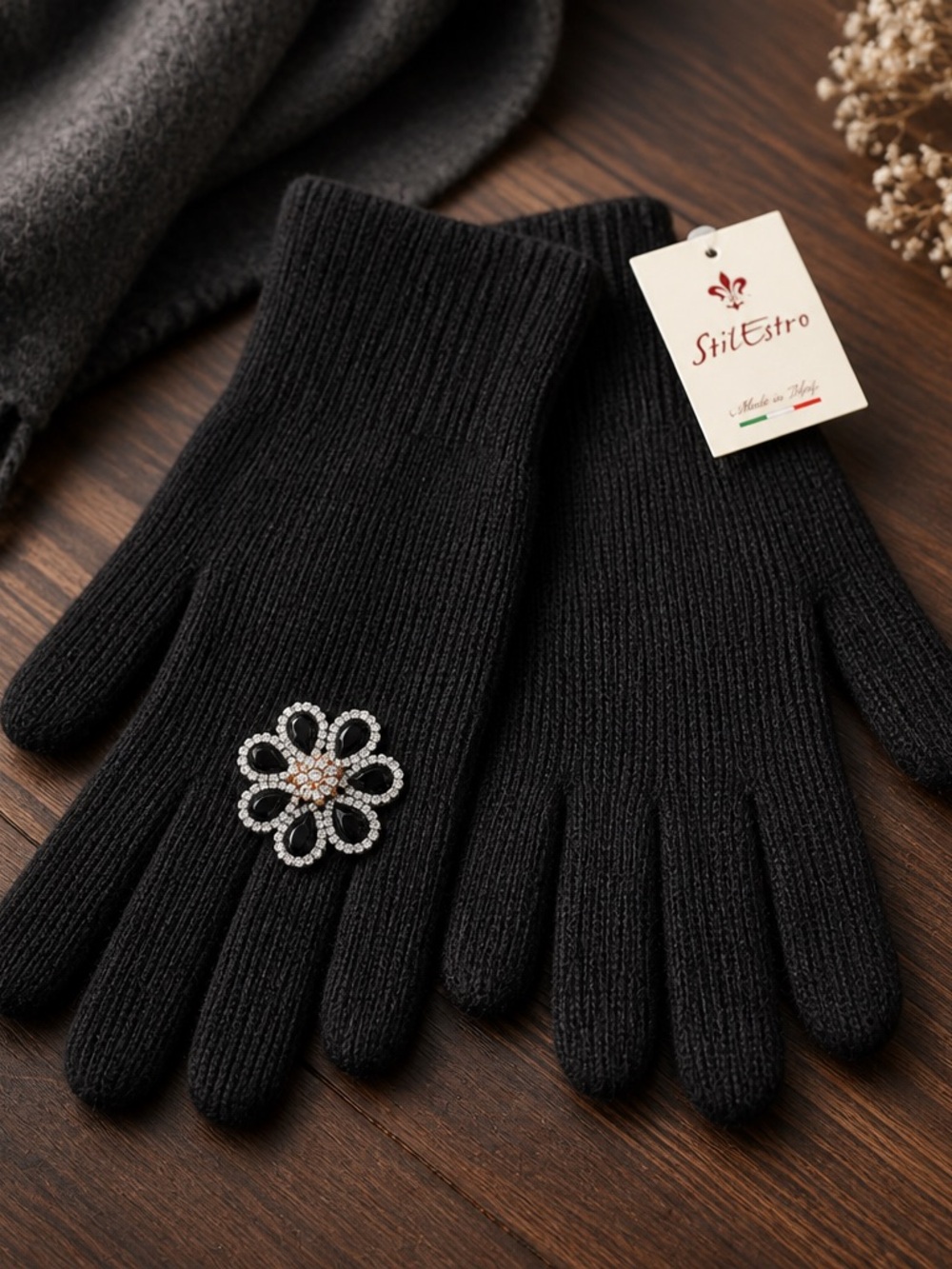 Black Knit Women's Gloves with Star Brooch